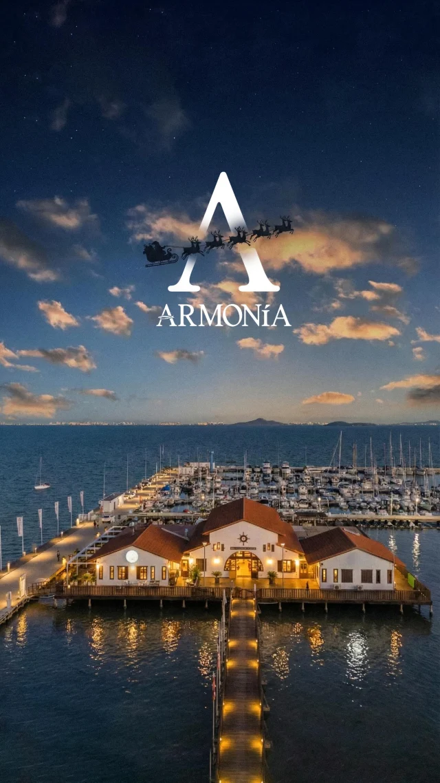Con esta buena vibra estamos despidiendo el año. Al lado del mar, bajo el sol, con la brisa, buena gastronomía y, sobre todo, en Armonía!