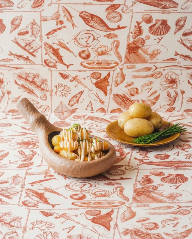 Aquí todo empieza mucho antes de llegar al plato. 🌊
En Armonía Beach Club creemos que una gran experiencia nace del mejor producto: sabores de la tierra, tesoros del mar y materia prima seleccionada junto a proveedores que comparten nuestra pasión por la calidad. Porque cuando el origen es bueno, cada bocado habla por sí solo… y está a la altura de los paladares más exigentes.

¿Te vienes a probarlo? Reserva tu mesa y déjate llevar.

—

Everything starts long before it reaches your plate. 🌊
At Armonía Beach Club, great experiences begin with outstanding ingredients: flavours from the land, treasures from the sea, and carefully selected produce sourced from trusted suppliers who share our passion for quality. When the origin is right, every bite speaks for itself — crafted for even the most demanding tastes.

Ready to taste it? Book your table and enjoy the experience.

#ArmoniaBeachClub #SaborMediterraneo #MediterraneanFlavours #BeachClubLife #EatByTheSea
