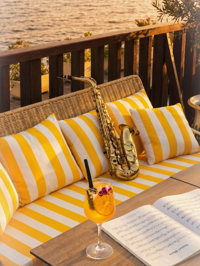 🎷 SUNSET SAX LIVE AT ARMONÍA 🎷

Este martes 16, las noches de Armonía se llenan de música en directo con la actuación del saxofonista Benito González ✨

Déjate acompañar por los sonidos del saxofón mientras disfrutas del atardecer, las vistas al mar y una cena frente al puerto. Una experiencia pensada para vivir el Mediterráneo con todos los sentidos.

🌅 Sunset
🎷 Música en directo
🌊 Vistas al mar
🍽️ Servicio de cenas

Con la actuación de @benitogonzalezsax (Benito González).

Os esperamos este martes en Armonía.

• • •

🎷 SUNSET SAX LIVE AT ARMONÍA 🎷

This Tuesday 16th, Armonía welcomes live saxophone music with a special performance by Benito González ✨

Enjoy the sound of live saxophone while watching the sunset over the sea, dining by the harbour and taking in one of the most beautiful views on the coast. An evening designed to be experienced with all your senses.

🌅 Sunset
🎷 Live music
🌊 Sea views
🍽️ Dinner service

Featuring @benitogonzalezsax.

See you this Tuesday at Armonía.

#ArmoniaRestaurant #LiveMusic #SunsetSessions #MediterraneanLifestyle #SaxophoneLive